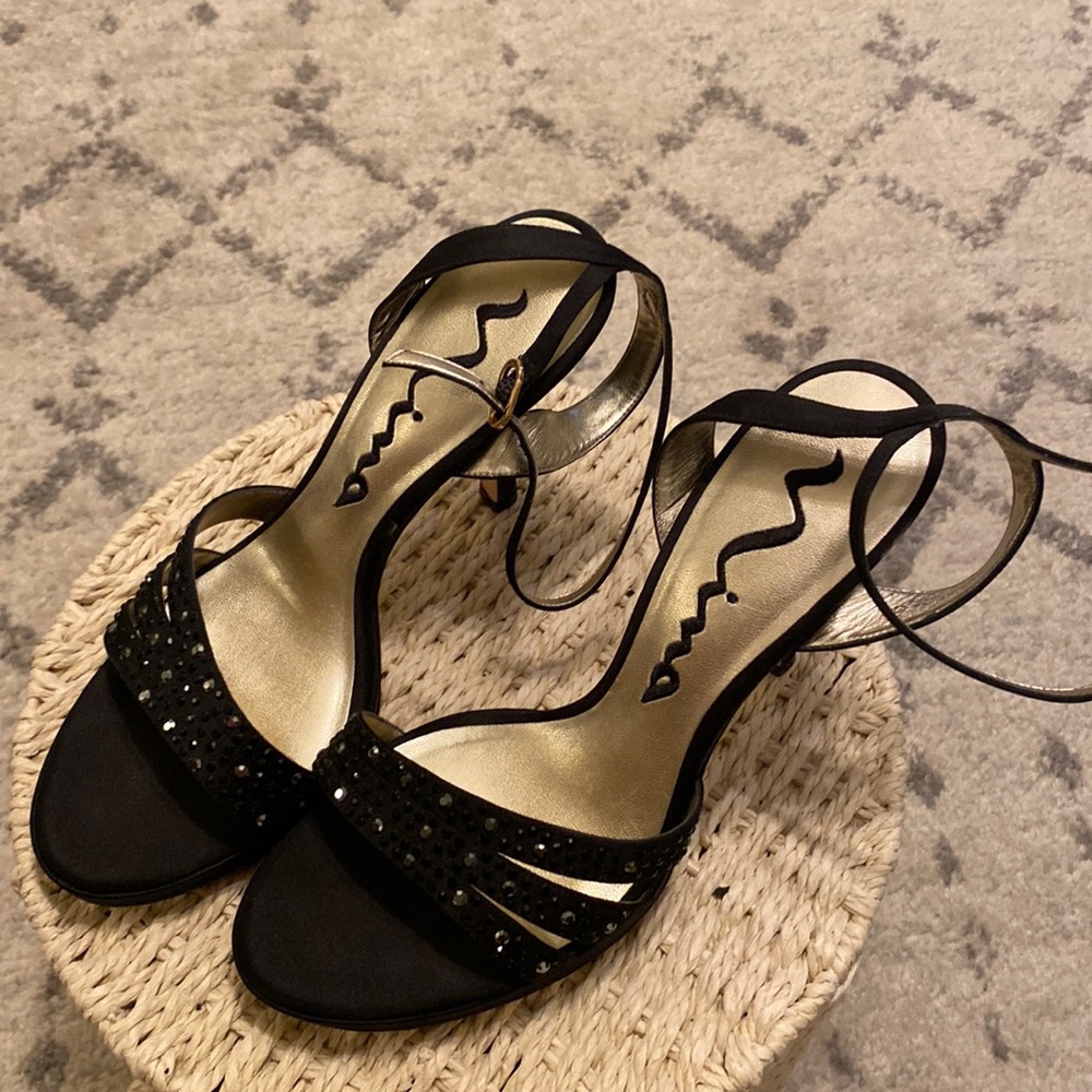 Nina size 9 black dressy heel, worn once for a wedding.